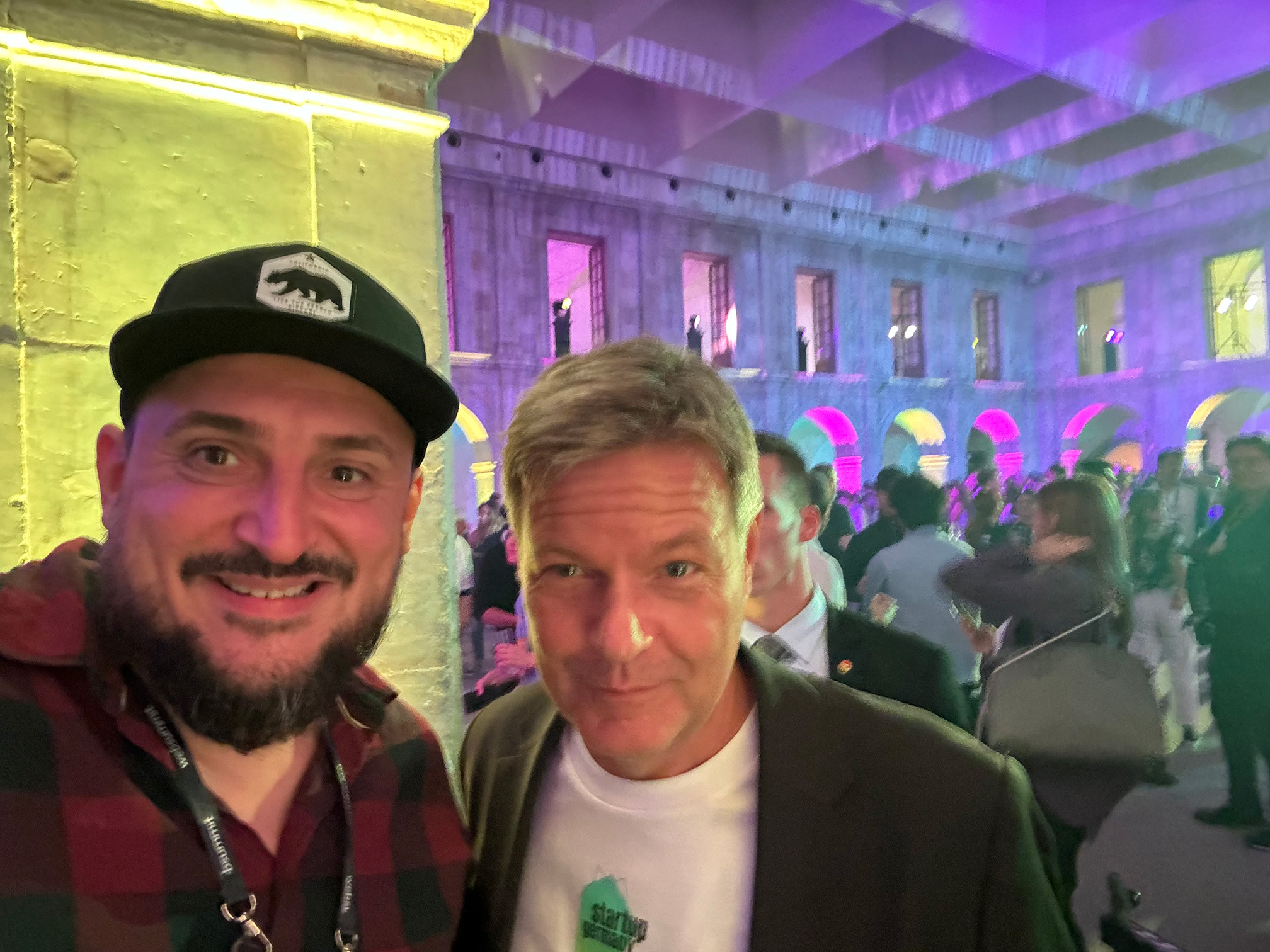 Hendrik Ebbers discussing this topic with Dr. Robert Habeck, Federal Minister for Economic Affairs and Climate Action, in Lisbon